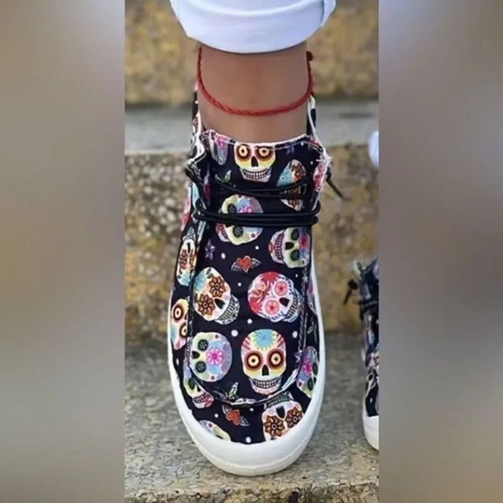 Skull Canvas sneakers with laces rubber sole size 8.5